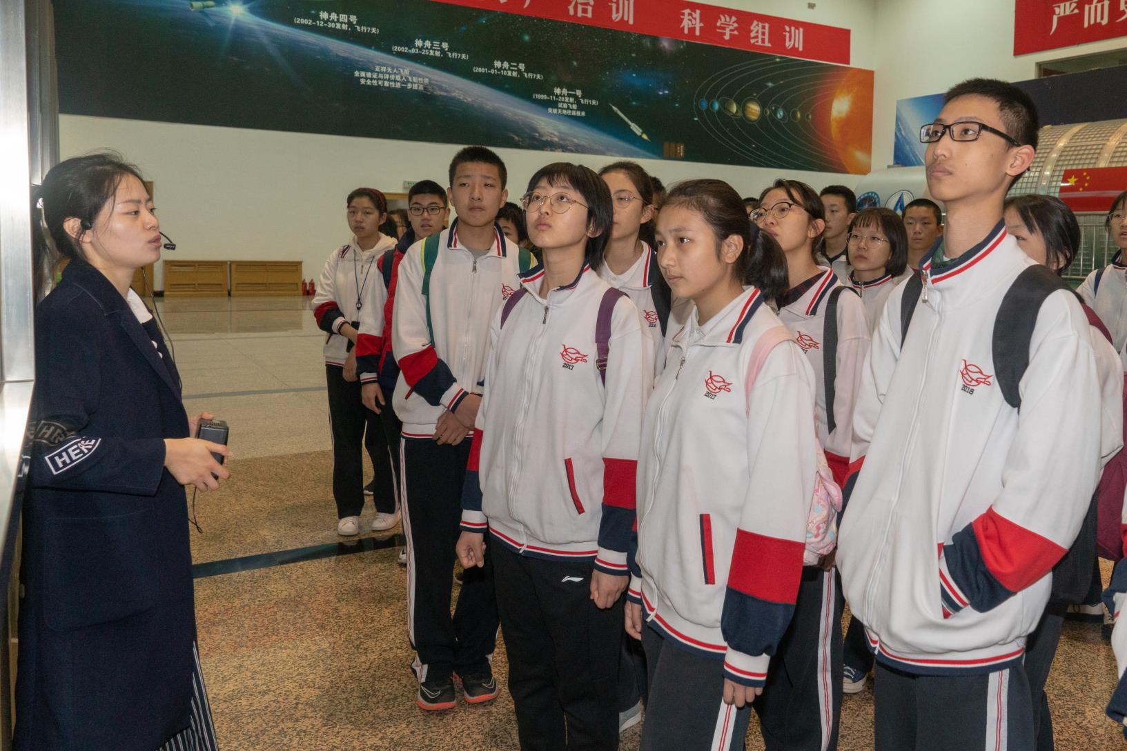 陈经纶中学嘉铭分校举办家校合作,航天报国综